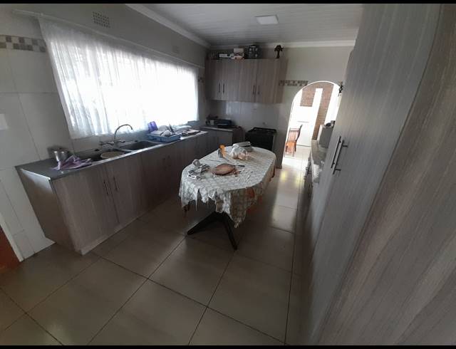 4 BEDROOM HOUSE FOR SALE IN OOS EINDE